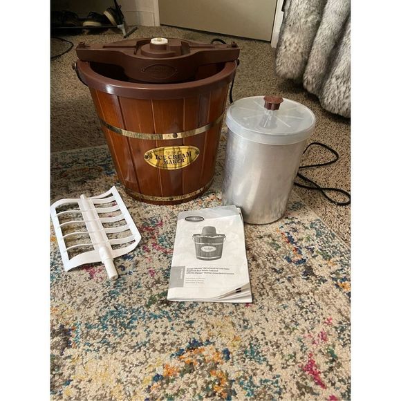 6-Quart Wood Bucket Electric Ice Cream Maker - Picture 1 of 11